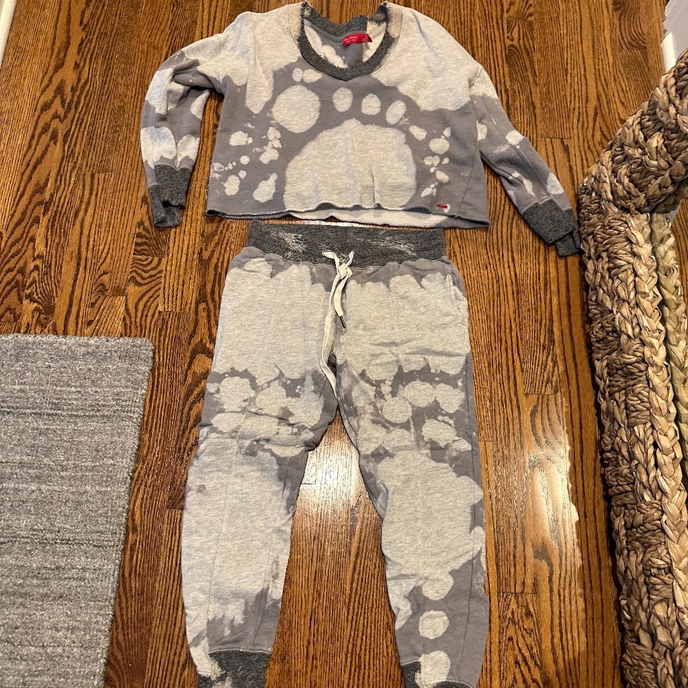n:philanthropy size small set. In perfect condition. Barely worn.